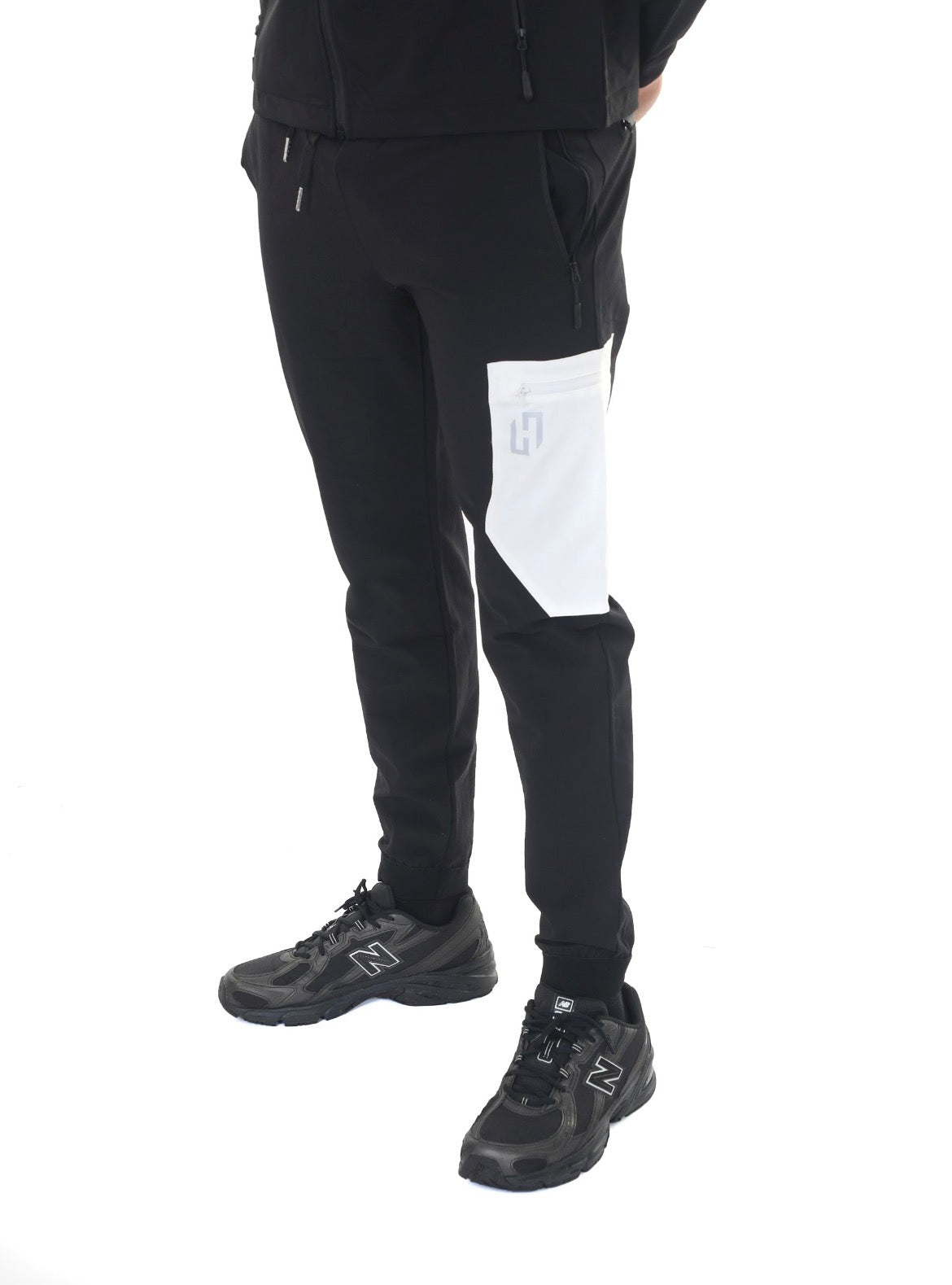 Hedera Shell Tracksuit - Black / White
