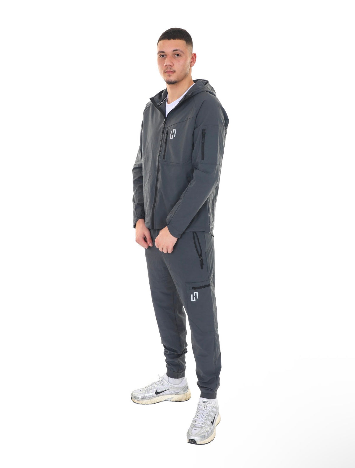 HEDERA SHELL TRACKSUIT GRAPHITE